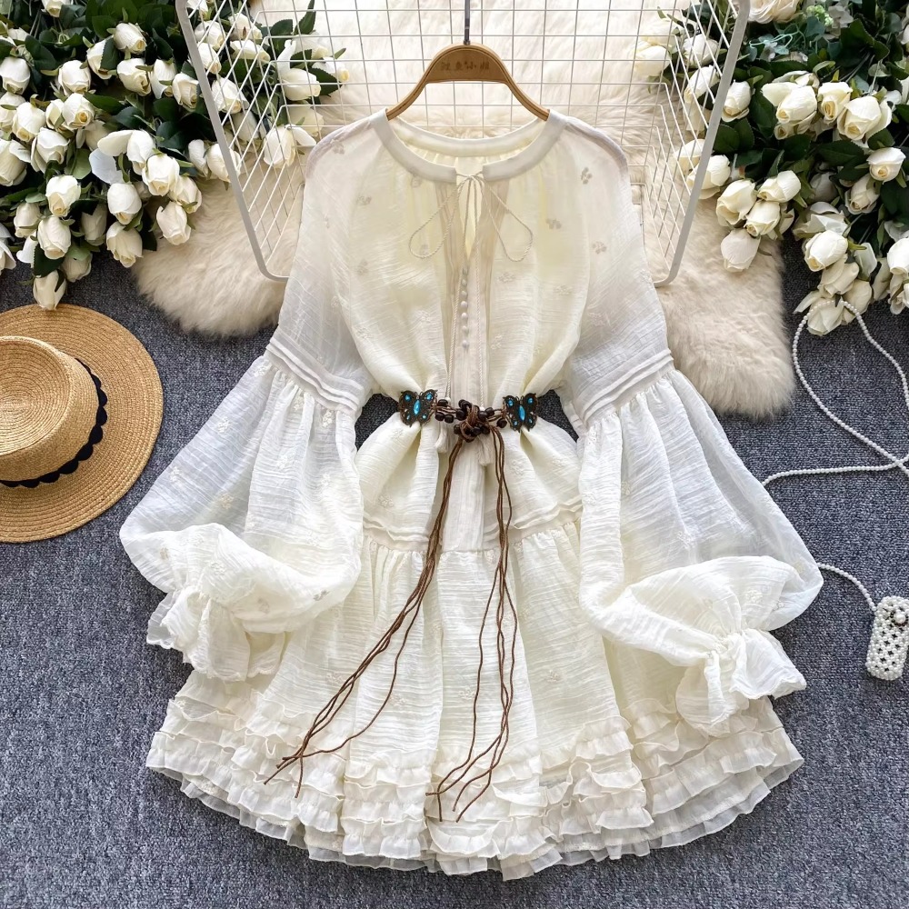 Winter Clothing Dress Up - Süße bestickte O-Ausschnitt-Schnürung, Vintage-Laterne, lange Ärmel,